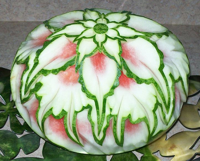 Невероятные скульптуры из арбузов