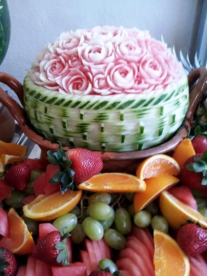 Невероятные скульптуры из арбузов