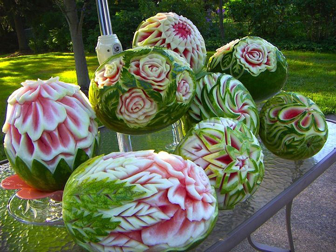 Невероятные скульптуры из арбузов