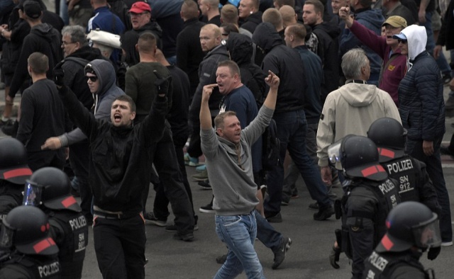 Десятки человек пострадали в результате протестов в городе Хемнице, Германия