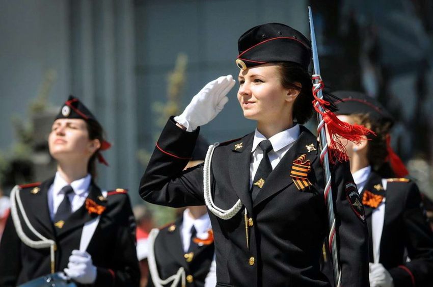 Лица девушек из российской полиции