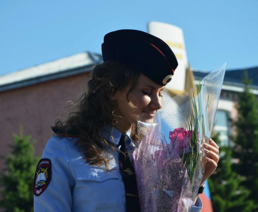 Лица девушек из российской полиции