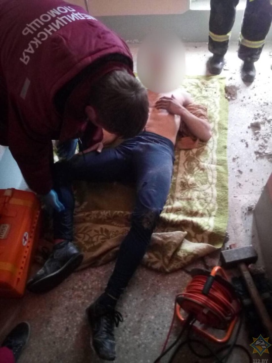 Житель Минска застрял в мусоропроводе