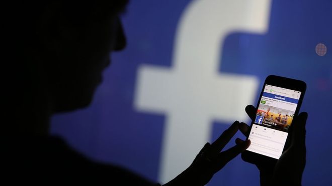 Бывшая модератор Facebook судится с компанией за то, что получила расстройство психики на работе