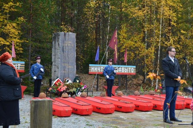 Торжественное захоронение бойцов Красной армии