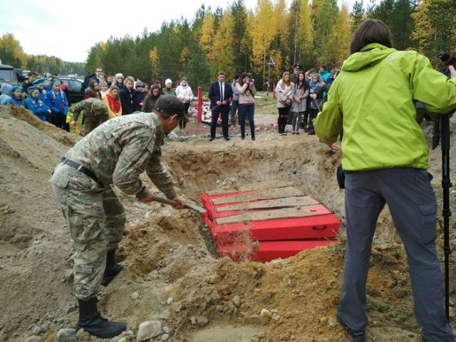 Торжественное захоронение бойцов Красной армии