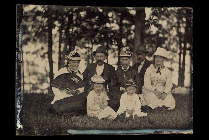 Исторические фотографии на металлических пластинах