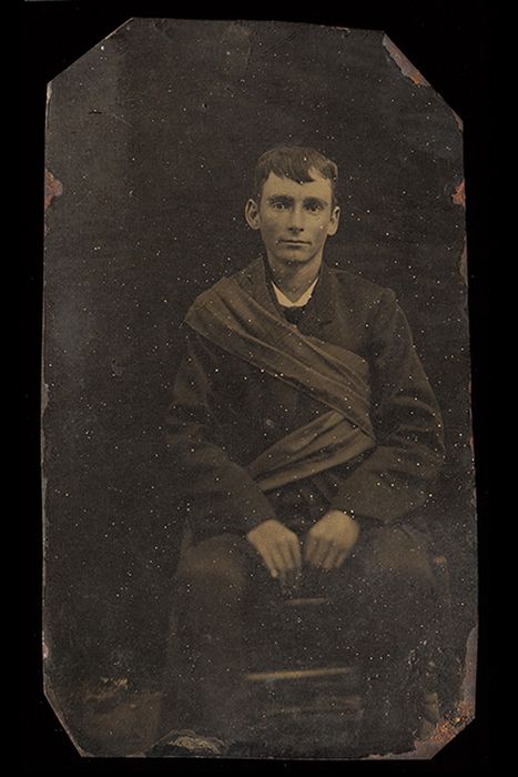 Исторические фотографии на металлических пластинах
