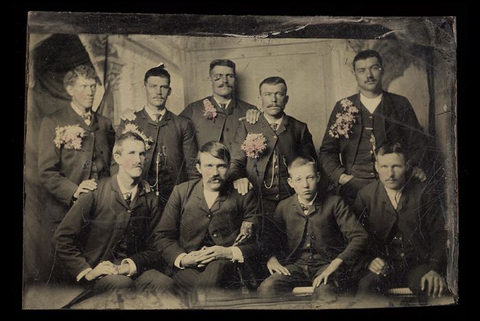 Исторические фотографии на металлических пластинах