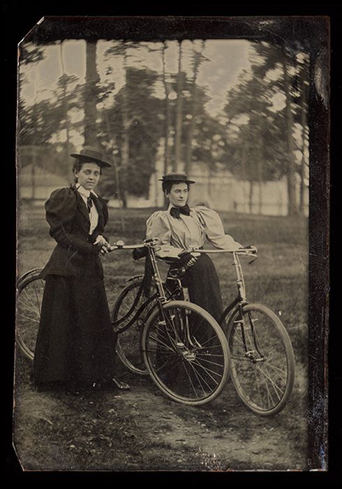 Исторические фотографии на металлических пластинах