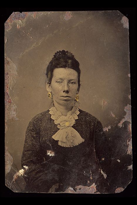 Исторические фотографии на металлических пластинах