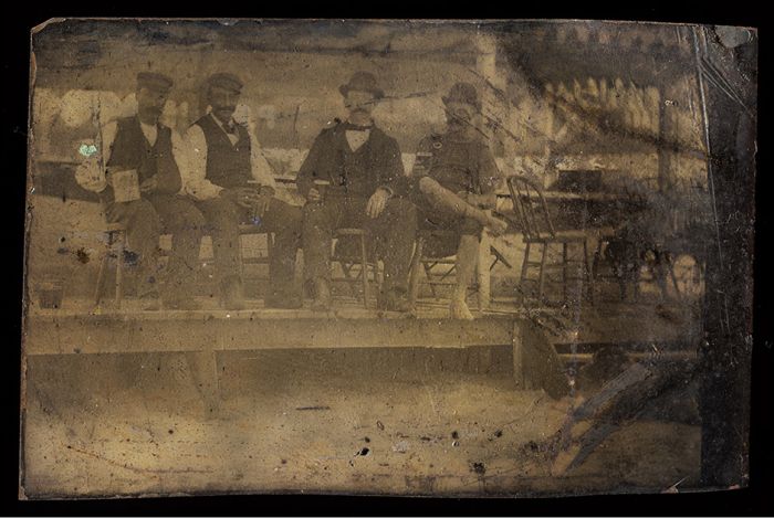 Исторические фотографии на металлических пластинах