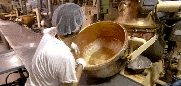 Как делают рождественские карамельки