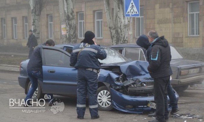 Последствия лобового столкновения Daewoo и УАЗа