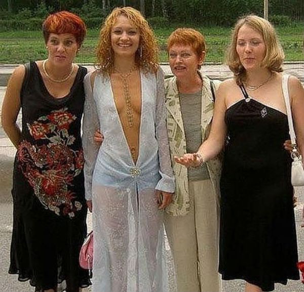 23 провальных выпускных платья, которые долго еще будут сниться всем в кошмарах