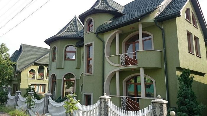 Дворцы и замки в украинском селе Нижняя Апша