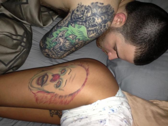 Девушки подставляют попки