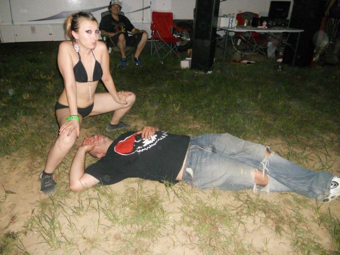 Девушки подставляют попки