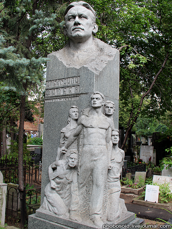 Новодевичье кладбище – Покой великих (55 фото)