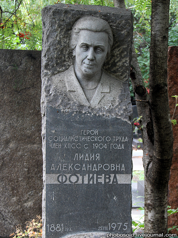 Новодевичье кладбище – Покой великих (55 фото)