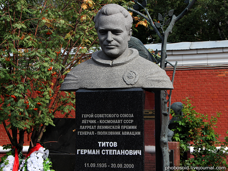 Новодевичье кладбище – Покой великих (55 фото)