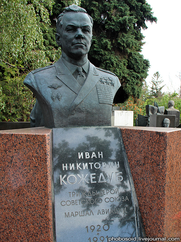 Новодевичье кладбище – Покой великих (55 фото)