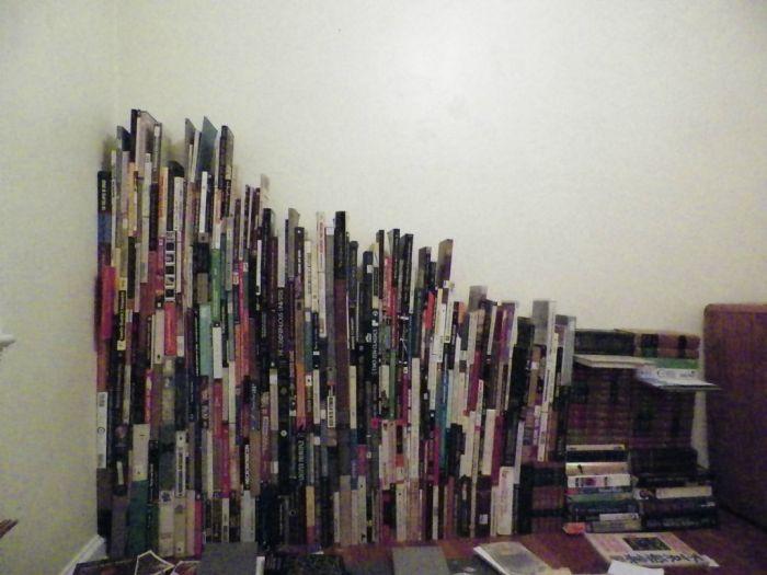 Книжный шкаф из книг (10 фото)