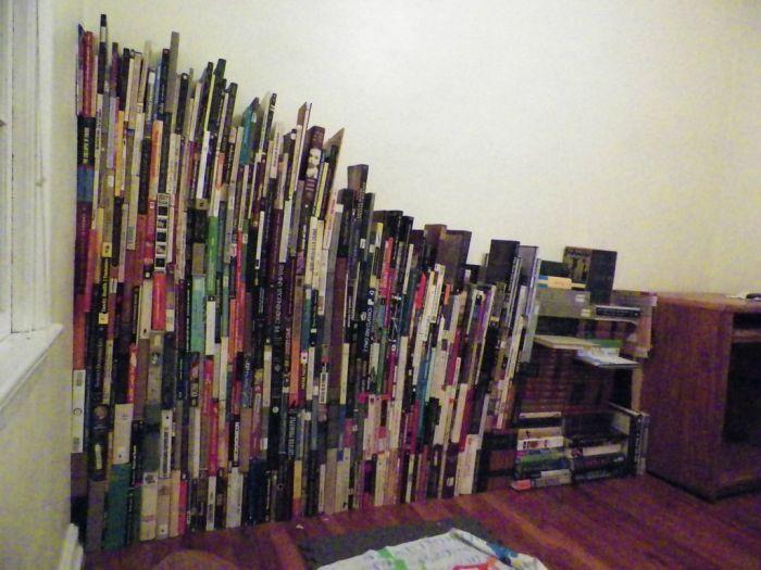 Книжный шкаф из книг (10 фото)