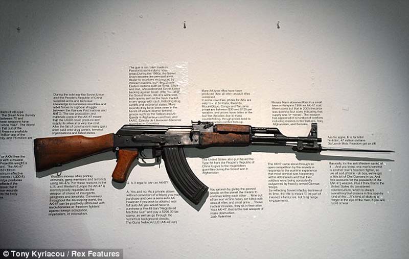 Нет оружию – AK-47 превращен в произведение искусства (10 фото)
