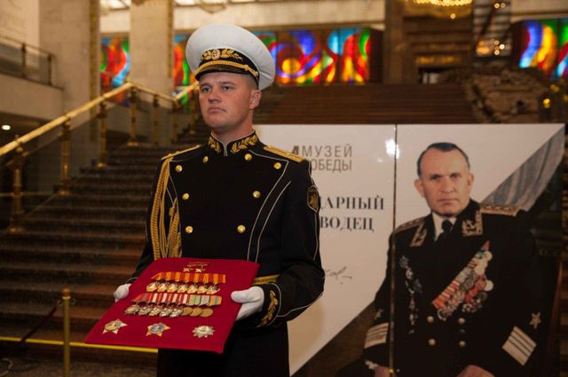 Родственники адмирала Горшкова передали Музею Победы награды на 2 млн долларов
