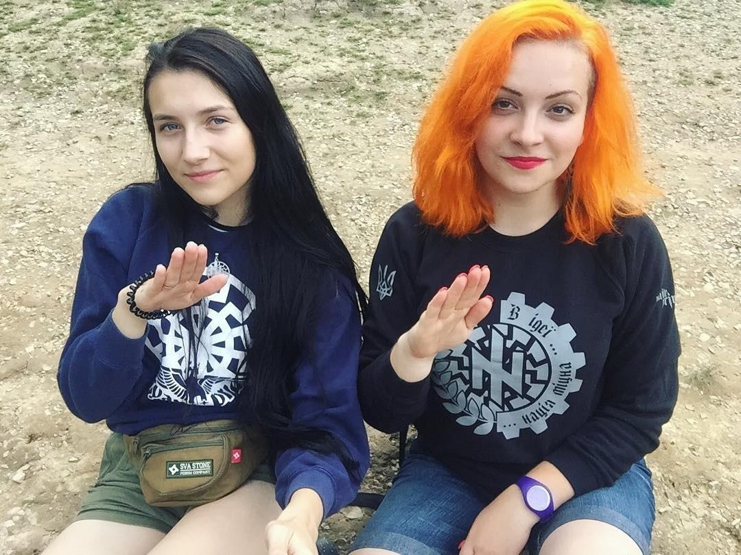 Правые девчонки