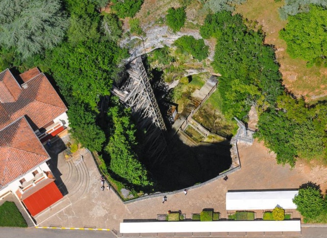 Провал Падирак во Франции, который столетиями вызывал страх у местного населения