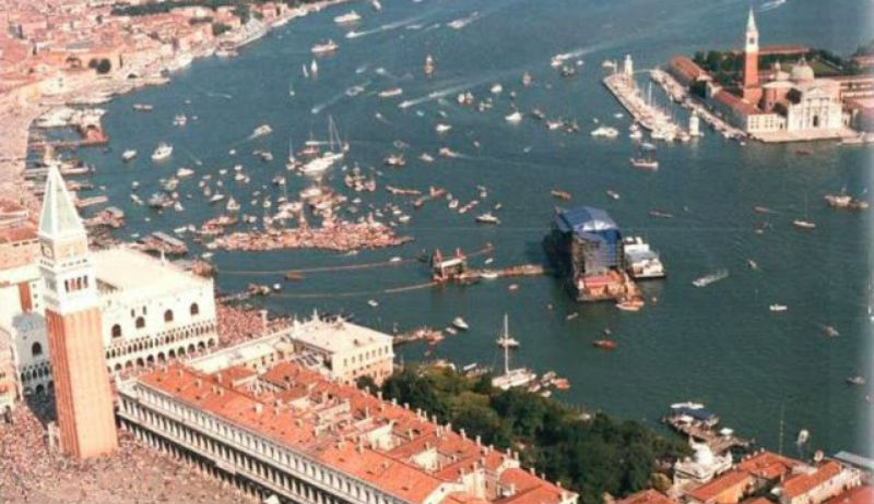 Pink Floyd на площади Сан-Марко в 1989 году Pink Floyd на площади Сан-Марко в 1989 году