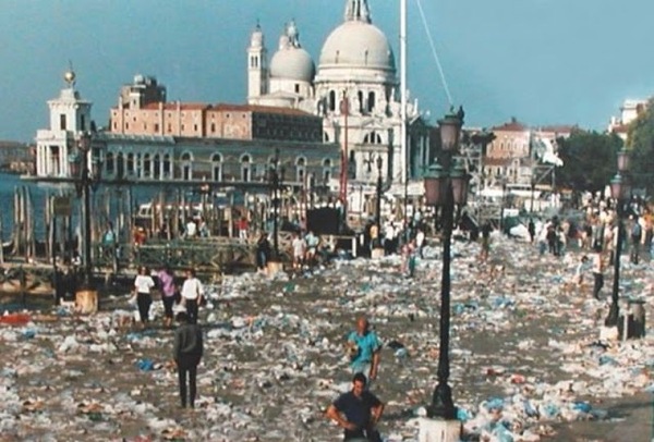 Pink Floyd на площади Сан-Марко в 1989 году Pink Floyd на площади Сан-Марко в 1989 году