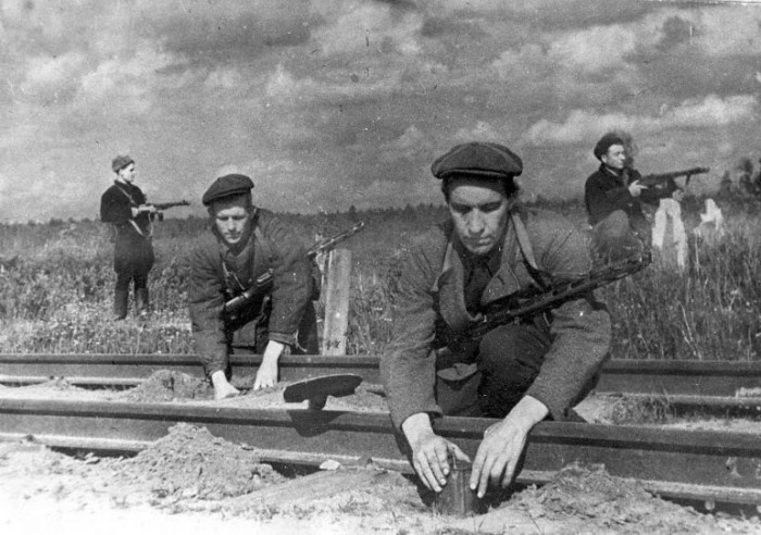 Юный партизан Володя Казначеев