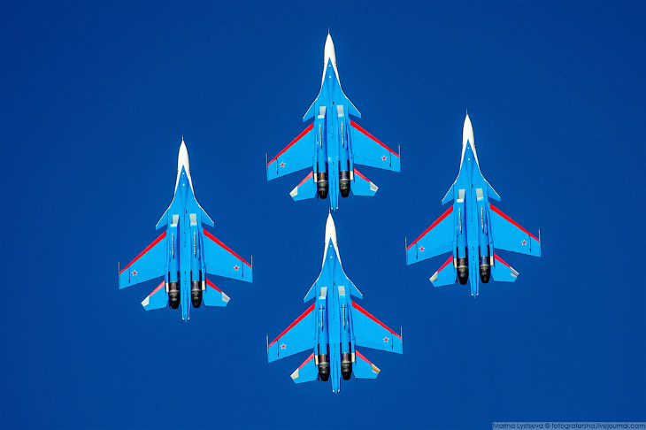 «Русские Витязи» на авиационно-космической выставке Dubai Airshow 2017