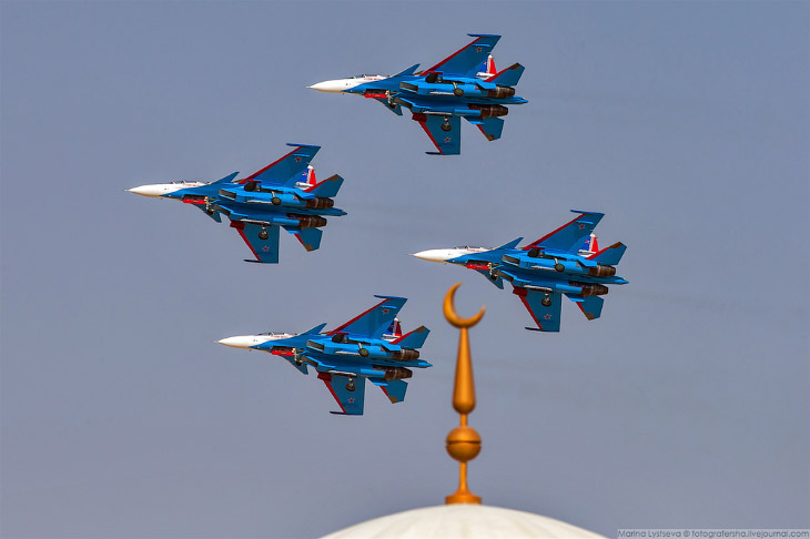 «Русские Витязи» на авиационно-космической выставке Dubai Airshow 2017