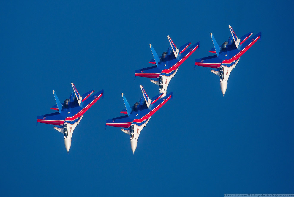 «Русские Витязи» на авиационно-космической выставке Dubai Airshow 2017