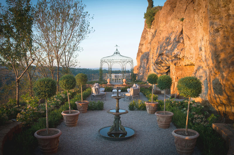 Дом с пещерами