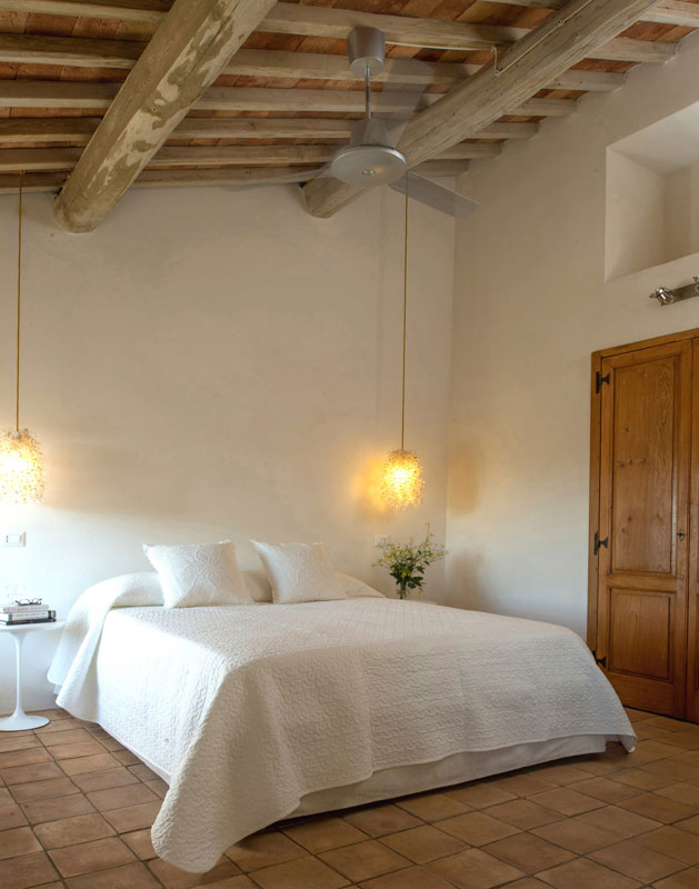 Дом с пещерами