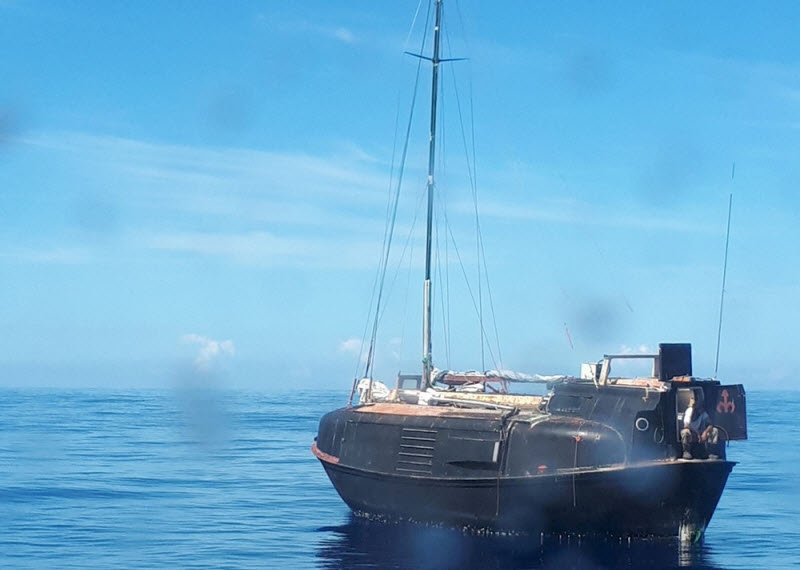 Польский моряк с кошкой 7 месяцев дрейфовал в Индийском океане