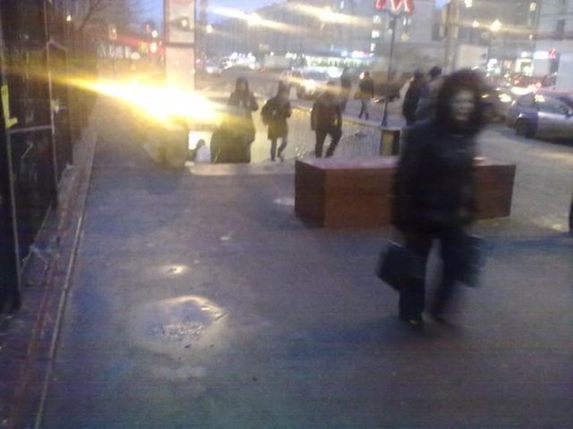 В Москве стали устанавливать бетонные блоки перед спусками подземных переходов