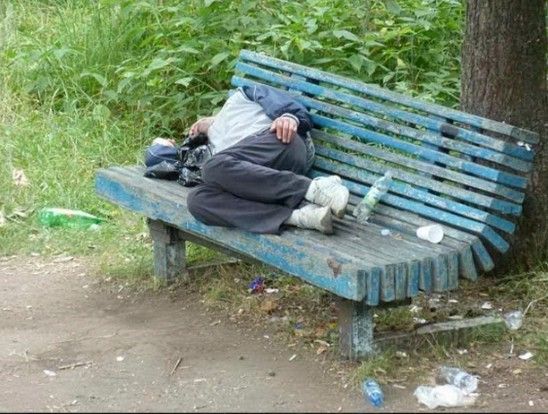 История одной лавочки в России