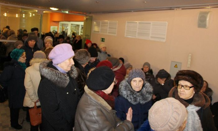 В Архангельске выдача электронных проездных стала причиной гигантской очереди