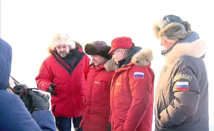 Владимир Путин и Дмитрий Медведев посетили остров Земля Александры