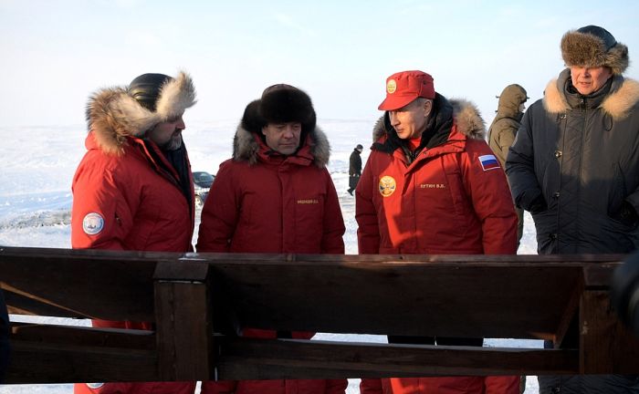 Владимир Путин и Дмитрий Медведев посетили остров Земля Александры