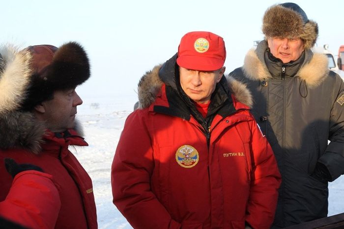 Владимир Путин и Дмитрий Медведев посетили остров Земля Александры