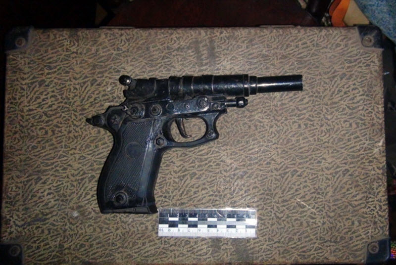 Необычные кустарные «стволы», изъятые силовиками