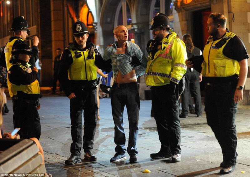 Виски, пиво, пабы - как Англия готовилась к банковским каникулами