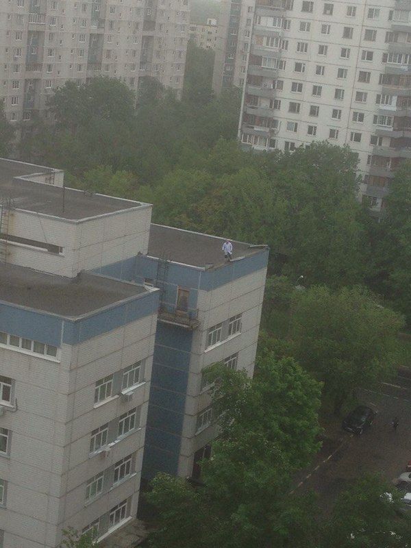 Героический поступок врача во время урагана в Москве